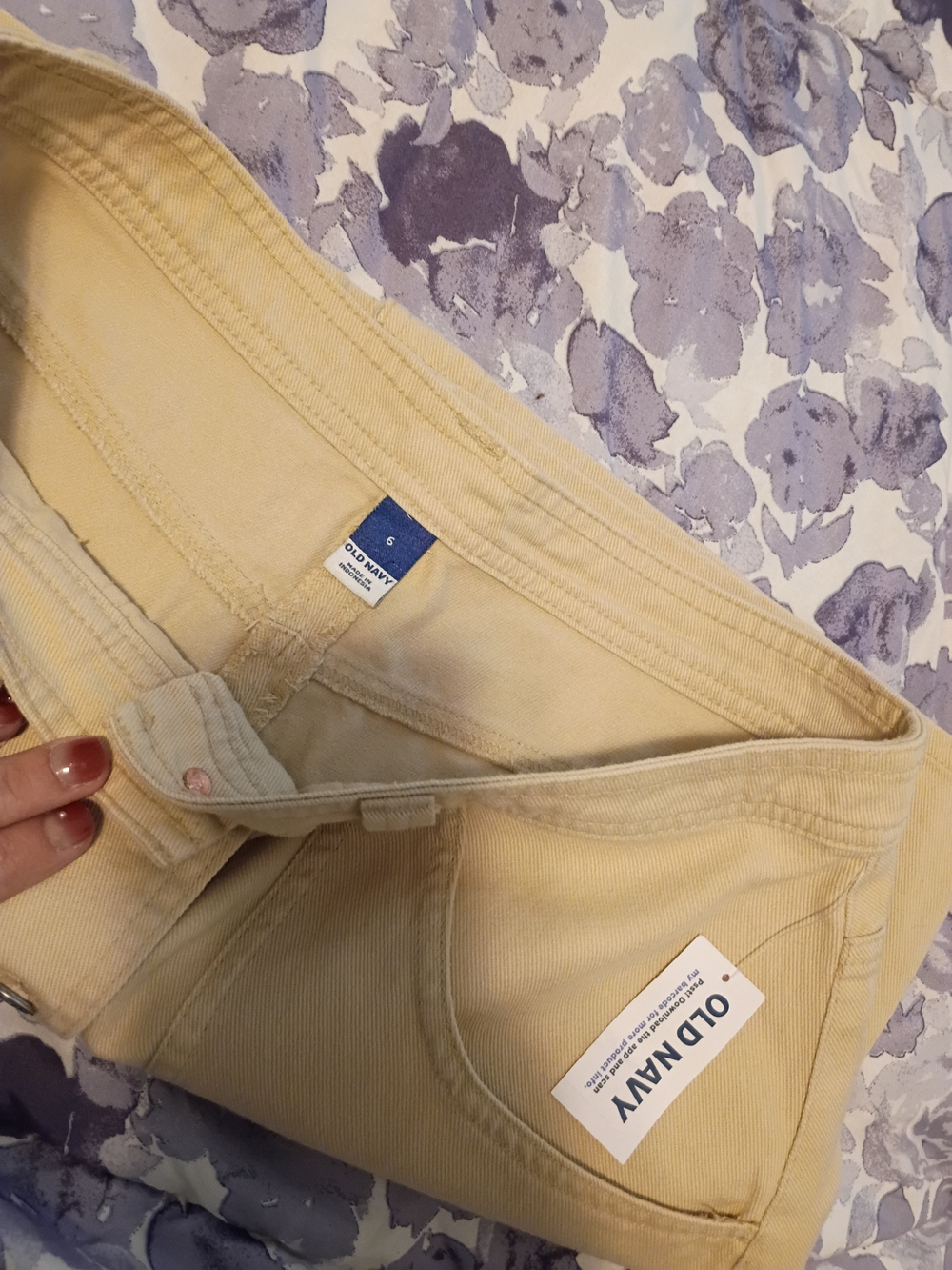 Old Navy Cream Button-Front Mini Skirt - Picture 3 of 3